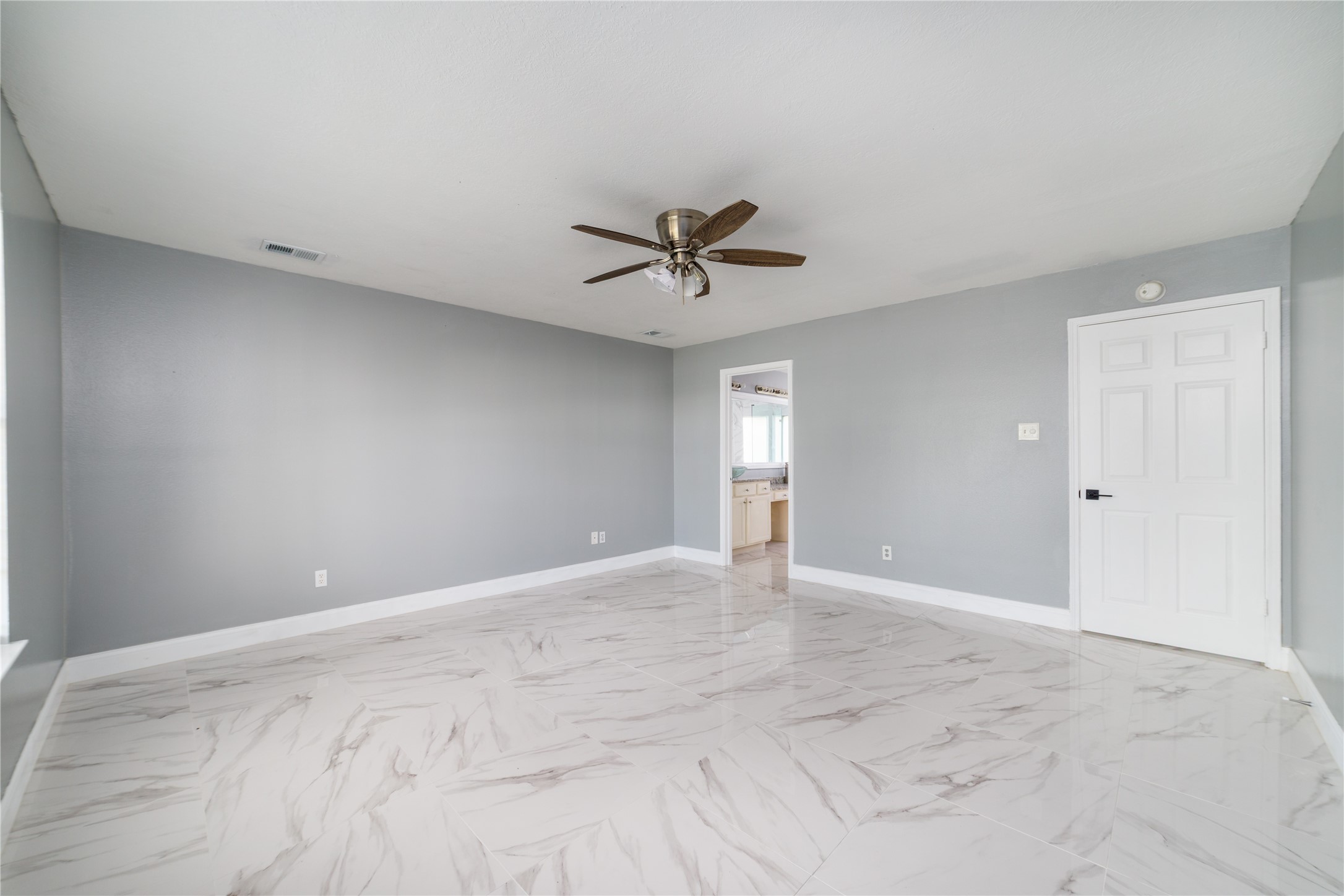 6827 Crystal Point Drive Katy, TX 77449 - Photo 14 of 39 Primary Bedroom view