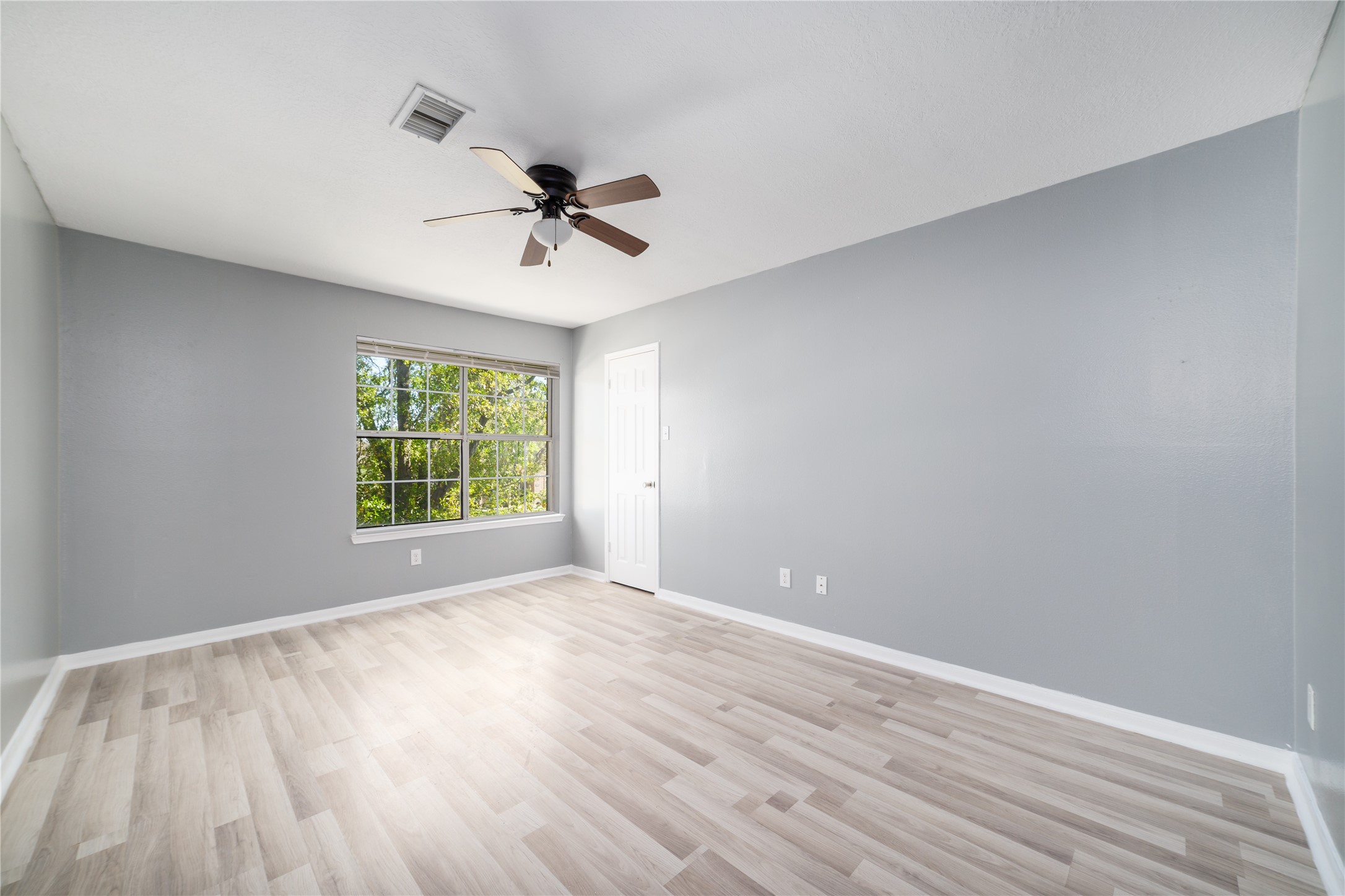 6827 Crystal Point Drive Katy, TX 77449 - Photo 21 of 39 Bedroom 3
