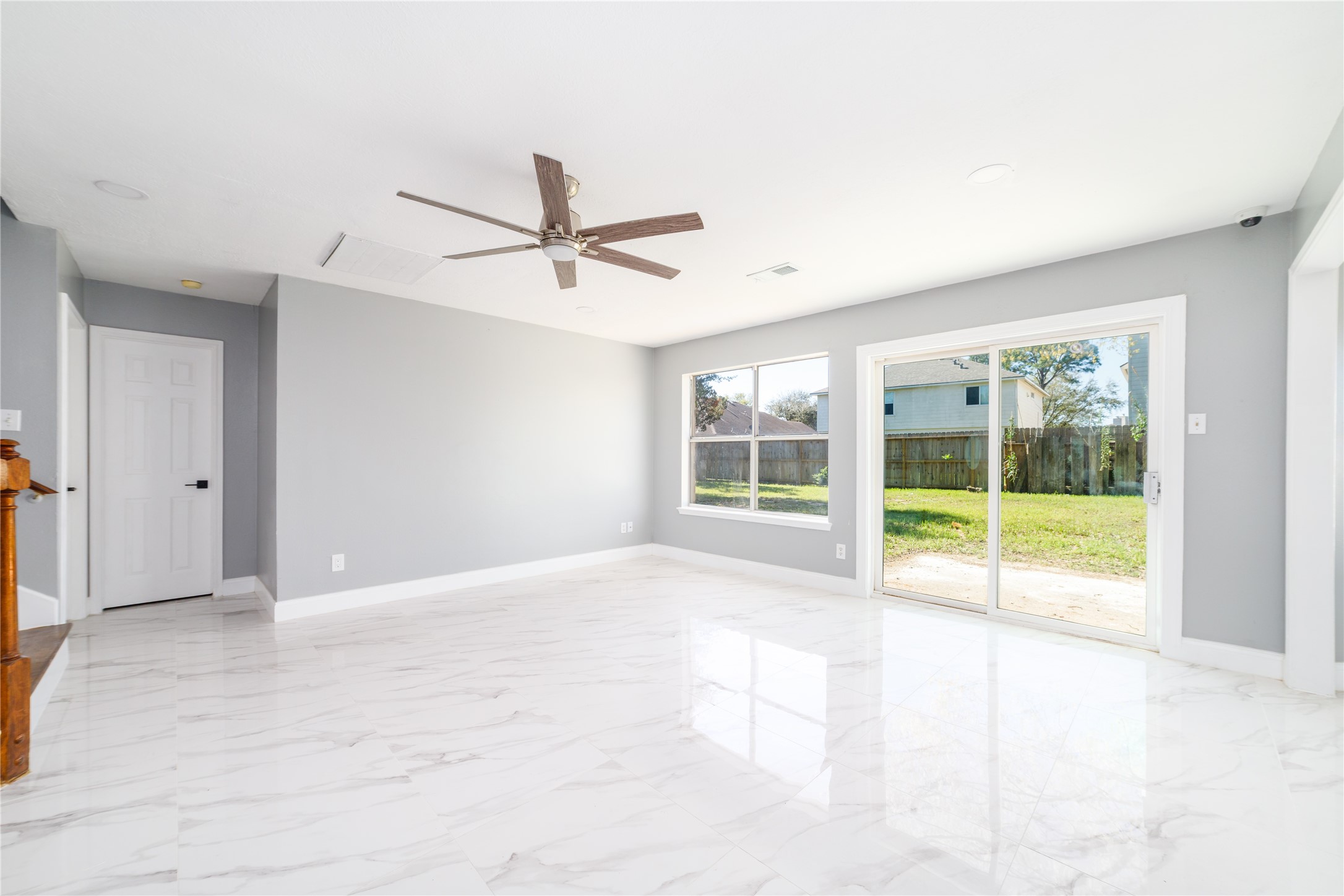 6827 Crystal Point Drive Katy, TX 77449 - Photo 8 of 39 Living area view