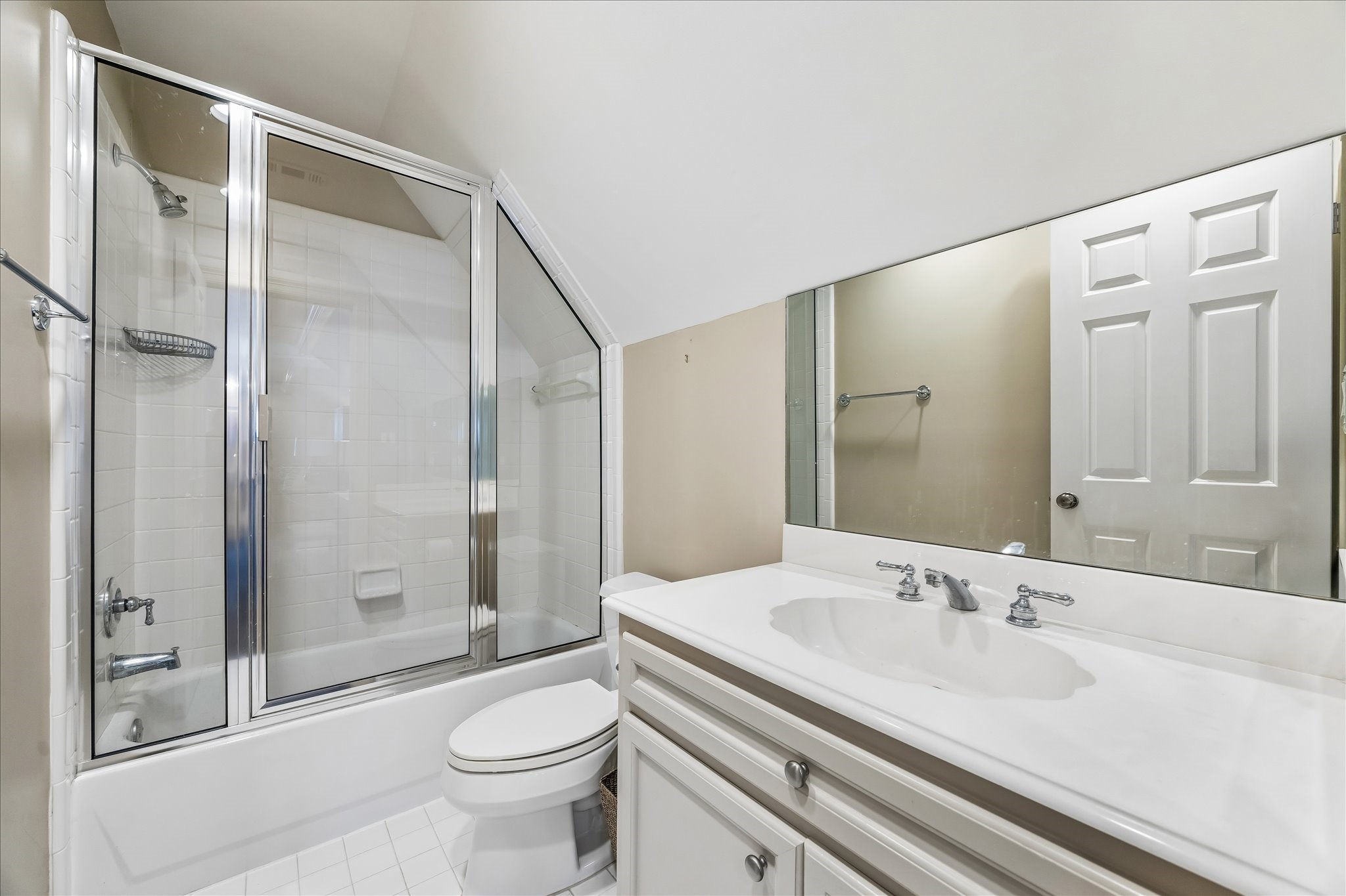 2627 Sutton Court Houston, TX 77027 - Photo 26 of 34 The versatile third-floor space with a full bath easily adapts to your needs—perfect as a home office, media room, or playroom. It features a built-in desk, a window bench with storage, and convenient walk-in attic access.