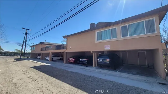 a view of a car park in front of house
