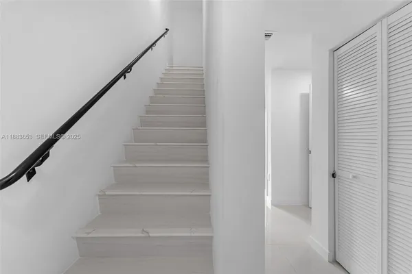 a view of entryway with hallway