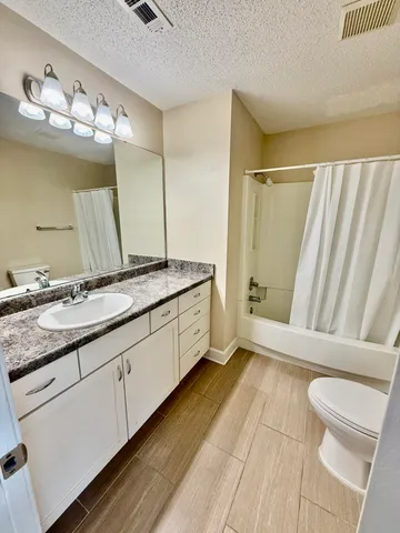 $174,900 | 218 Walker Circle West, Crestview, FL 32539