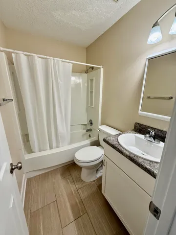 $174,900 | 218 Walker Circle West, Crestview, FL 32539