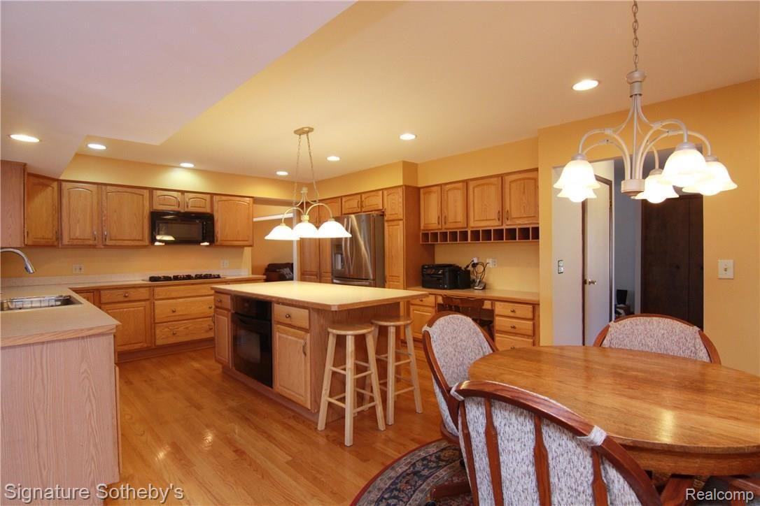 2861 Kilburn Court Rochester, MI 48306 - Photo 14 of 33 7.jpg