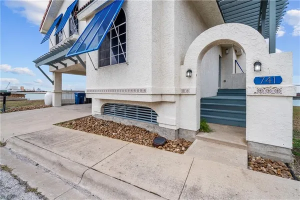 $2,800 | 741 Snug, Corpus Christi, TX 78402