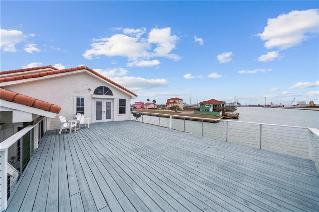 741 Snug Corpus Christi, TX 78402 - Photo 32 of 40 a roof deck with table and chairs and wooden floor