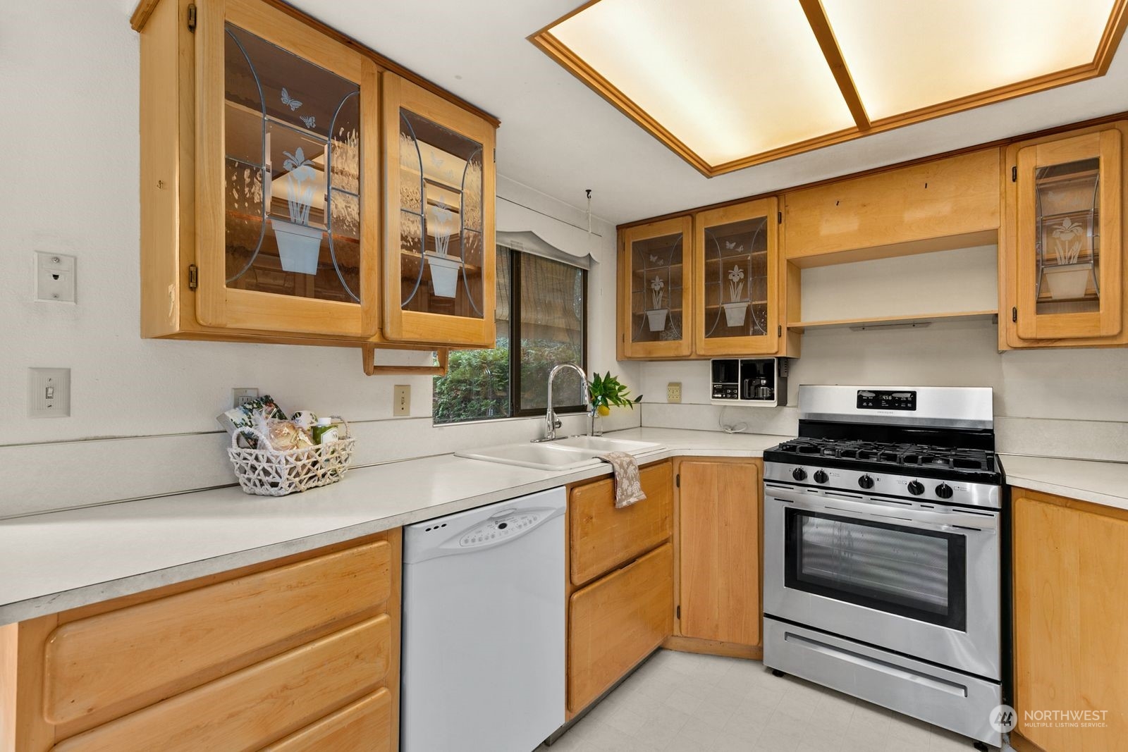 10605 Northeast 146th Street Bothell, WA 98011 - Photo 5 of 20 Gallery Image 5