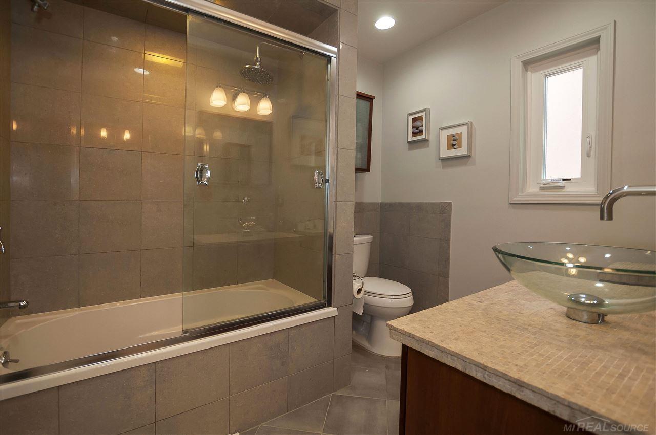 323 Moran Road Grosse Pointe Farms, MI 48236 - Photo 19 of 33