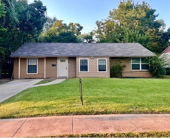 $1,800 | 6043 Lyndhurst Drive, Houston, TX 77033
