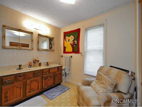 245 Riddle Road Swannanoa, NC 28778 - Photo 9 of 15 Gallery Image 9
