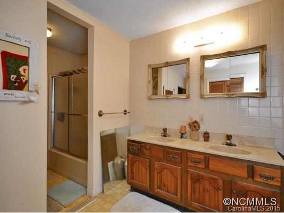 245 Riddle Road Swannanoa, NC 28778 - Photo 10 of 15 Gallery Image 10