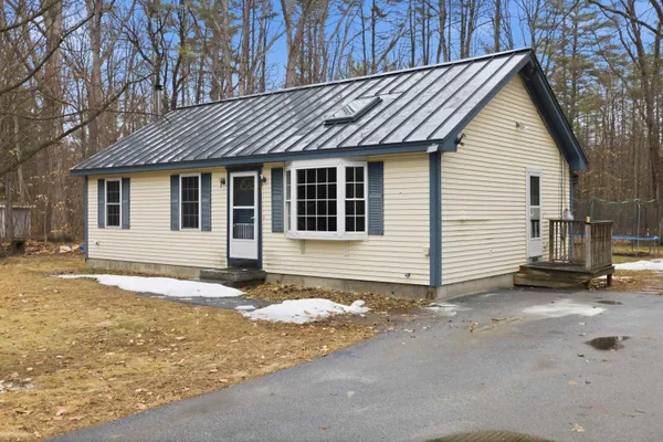 $379,000 | 49 Forest Lane, Boscawen, NH 03303