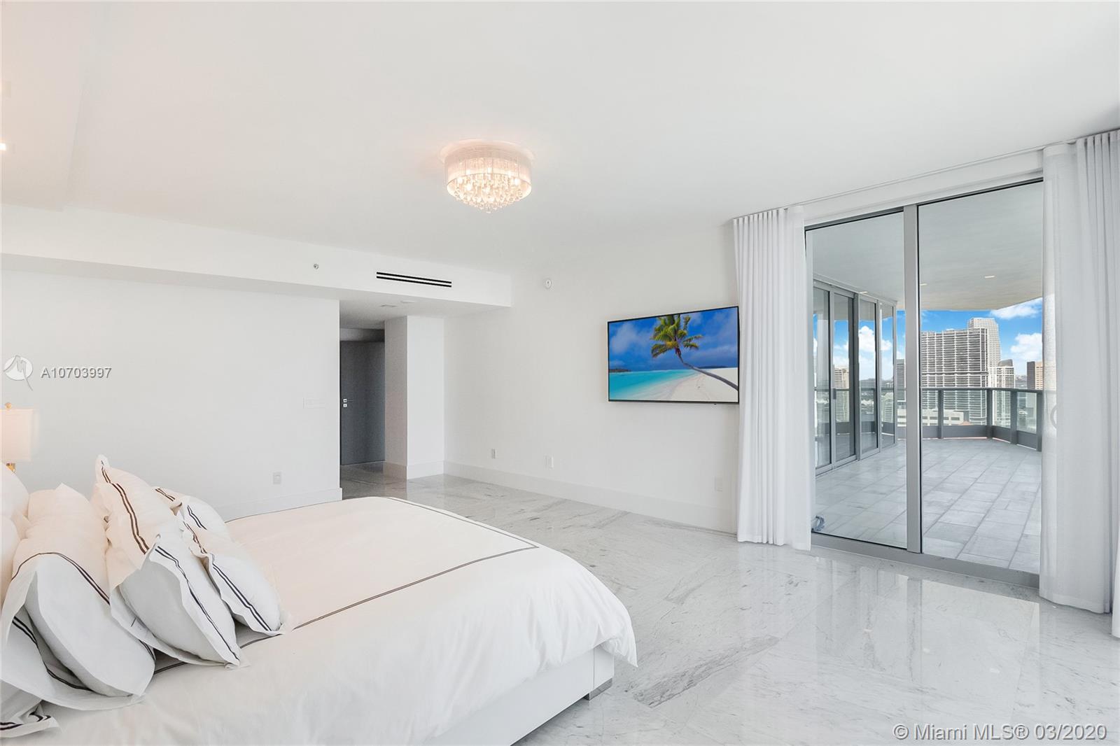 1331 Brickell Bay Drive, Unit 4401 Miami, FL 33131 - Photo 24 of 52