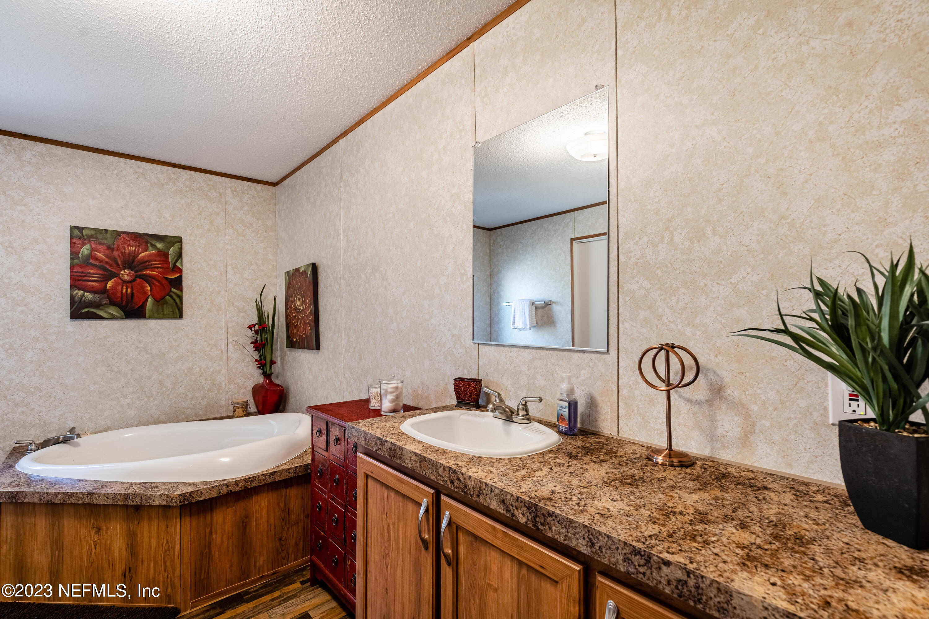 146 Sand Lake Road Interlachen, FL 32148 - Photo 39 of 78 Primary Bathroom