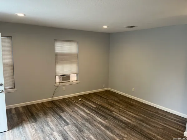 $2,000 | 725 Delmar Street, San Antonio, TX 78210