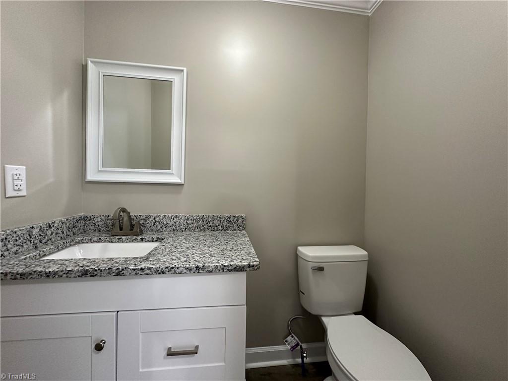 165 Vale Road Mocksville, NC 27028 - Photo 14 of 38 Main level half bath