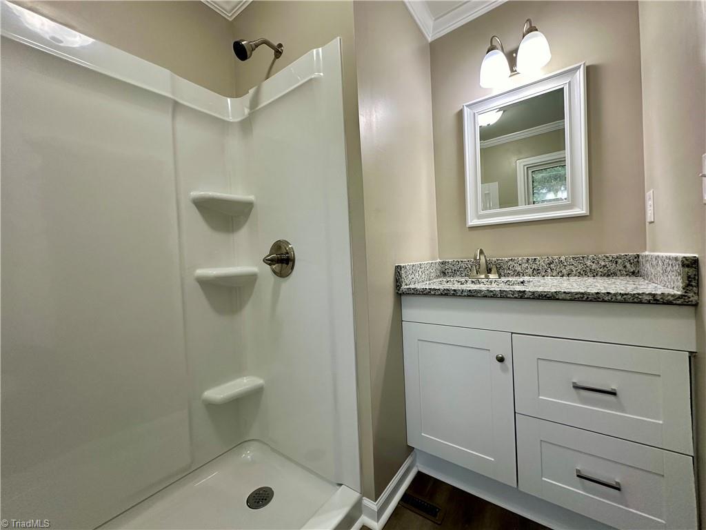 165 Vale Road Mocksville, NC 27028 - Photo 29 of 38 Primary Bath