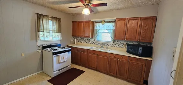 $140,000 | 501 South Main Street, Eden, TX 76837
