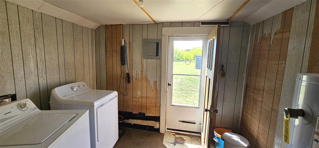 501 South Main Street Eden, TX 76837 - Photo 8 of 20 a bathroom with a sink a toilet and shower