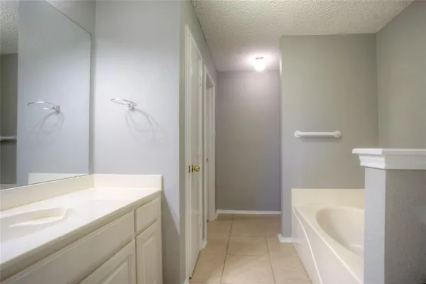 $1,995 | 5733 Vandalia Trail, Arlington, TX 76017
