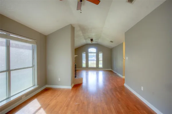 $1,995 | 5733 Vandalia Trail, Arlington, TX 76017