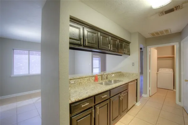$1,995 | 5733 Vandalia Trail, Arlington, TX 76017
