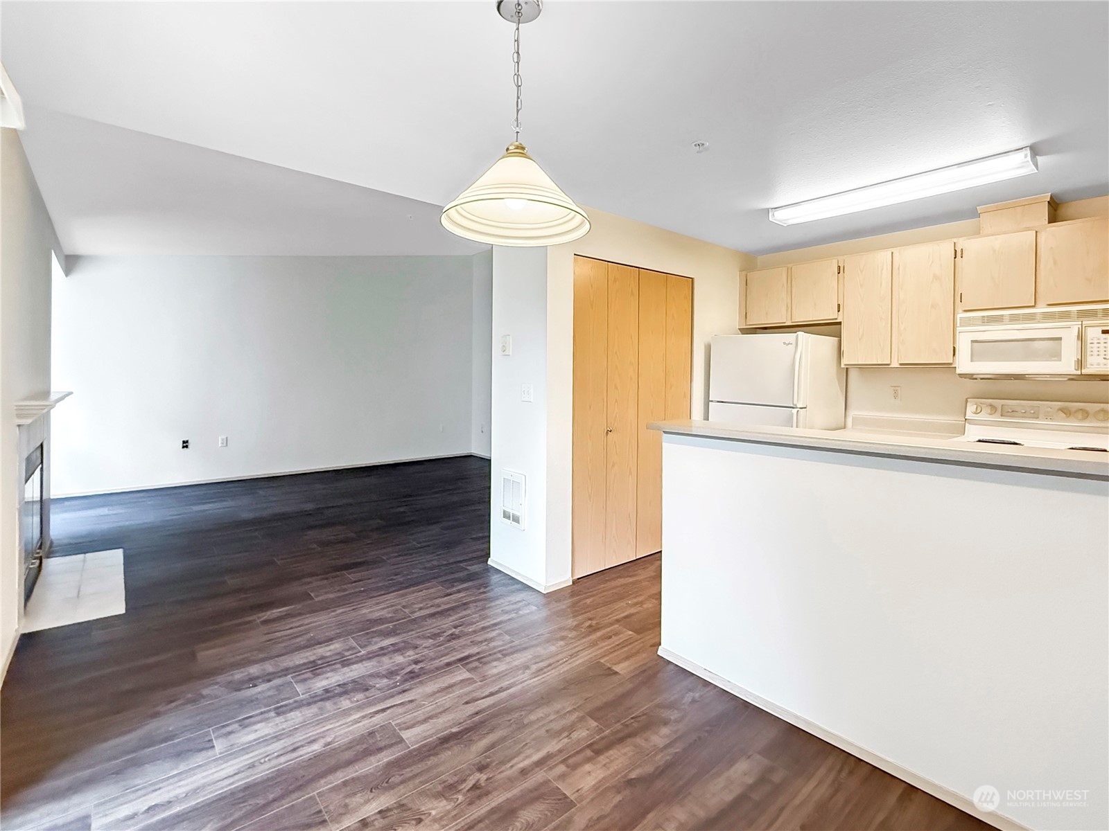 11002 Southeast Petrovitsky Road, Unit I203 Renton, WA 98055 - Photo 4 of 18