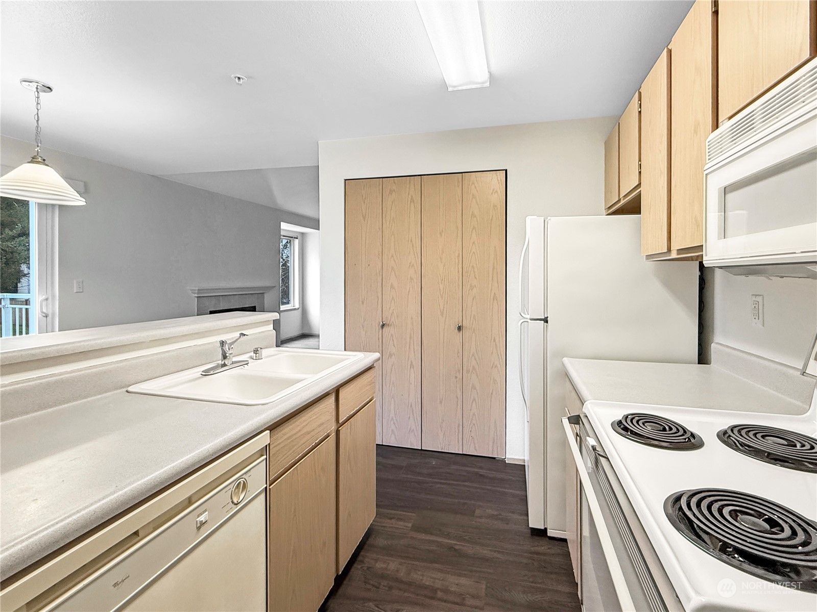 11002 Southeast Petrovitsky Road, Unit I203 Renton, WA 98055 - Photo 6 of 18