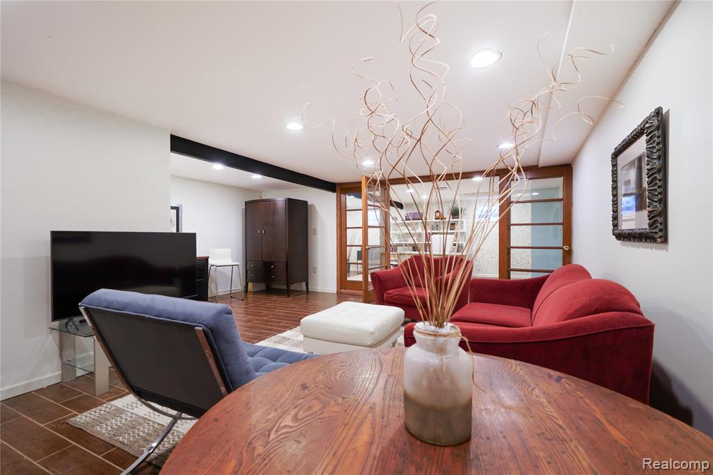 34361 Quaker Valley Road Farmington Hills, MI 48331 - Photo 50 of 62 Gallery Image 50