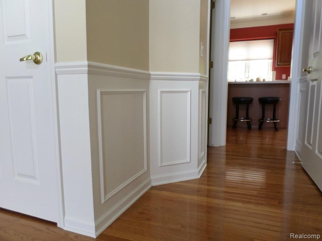 656 Bliss Drive Rochester, MI 48307 - Photo 12 of 40 entryway 2.jpg