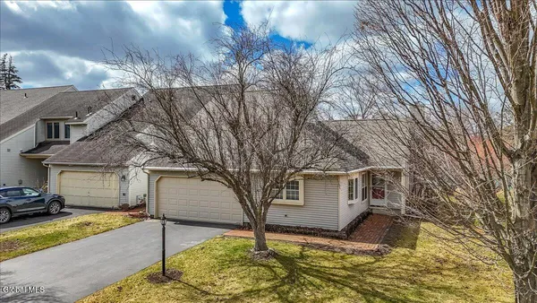 $385,000 | 41 Commonwealth Drive, Bethlehem, NY 12077