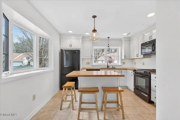 $385,000 | 41 Commonwealth Drive, Bethlehem, NY 12077