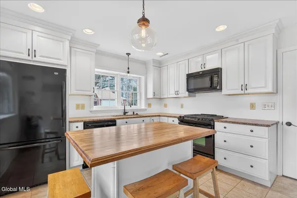 $385,000 | 41 Commonwealth Drive, Bethlehem, NY 12077