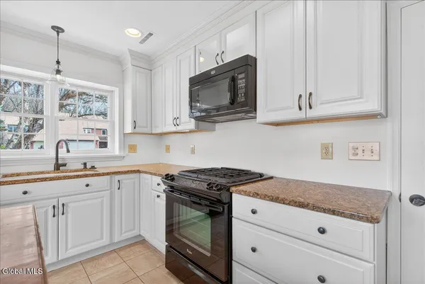 $385,000 | 41 Commonwealth Drive, Bethlehem, NY 12077