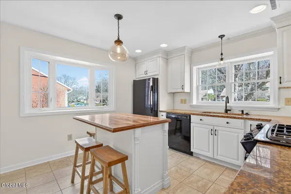 $385,000 | 41 Commonwealth Drive, Bethlehem, NY 12077