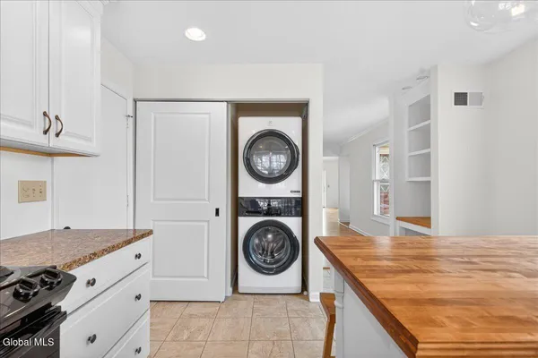 $385,000 | 41 Commonwealth Drive, Bethlehem, NY 12077