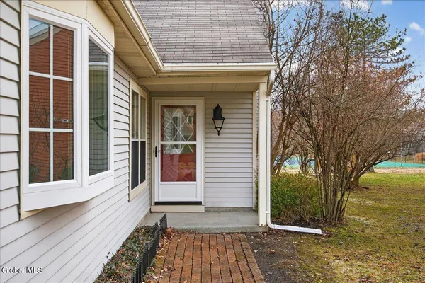 $385,000 | 41 Commonwealth Drive, Bethlehem, NY 12077