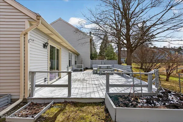 $385,000 | 41 Commonwealth Drive, Bethlehem, NY 12077