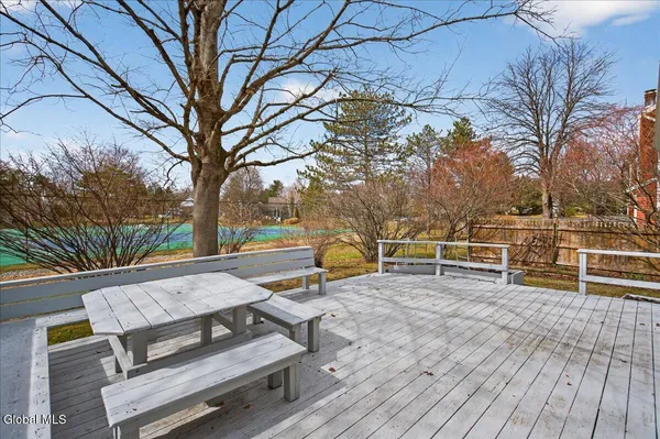 $385,000 | 41 Commonwealth Drive, Bethlehem, NY 12077