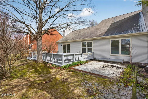 $385,000 | 41 Commonwealth Drive, Bethlehem, NY 12077