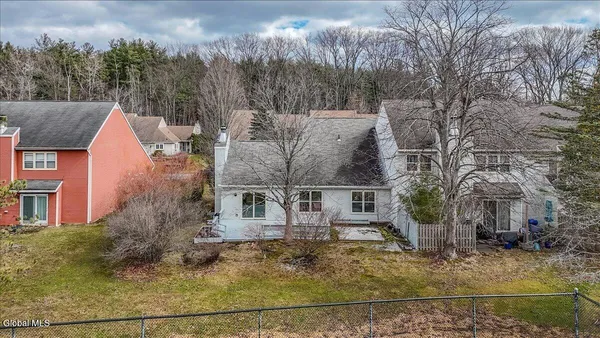 $385,000 | 41 Commonwealth Drive, Bethlehem, NY 12077