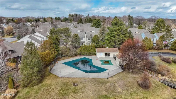 $385,000 | 41 Commonwealth Drive, Bethlehem, NY 12077