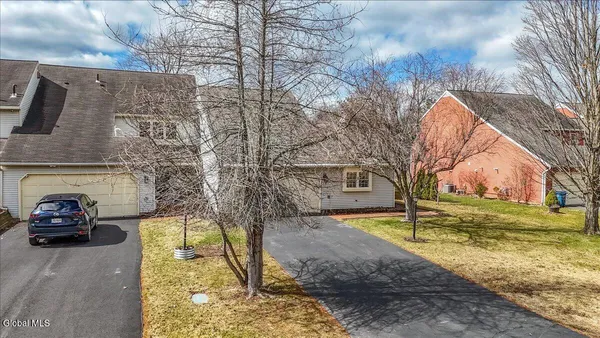 $385,000 | 41 Commonwealth Drive, Bethlehem, NY 12077