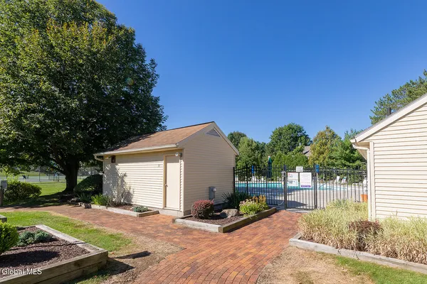 $385,000 | 41 Commonwealth Drive, Bethlehem, NY 12077