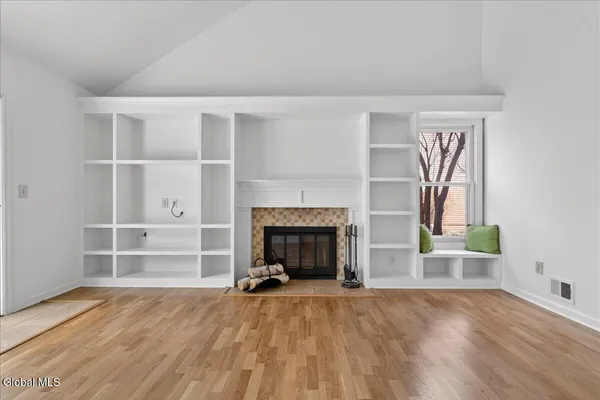 $385,000 | 41 Commonwealth Drive, Bethlehem, NY 12077