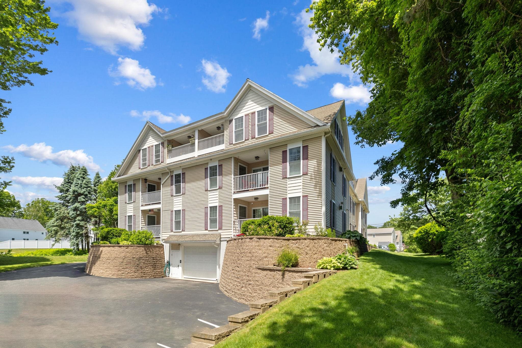 437 Winnacunnet Road, Unit 203 Hampton, NH 03842 - Photo 2 of 40