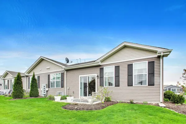 $319,000 | 6328 Maple Glen Drive, Wonder Lake, IL 60097