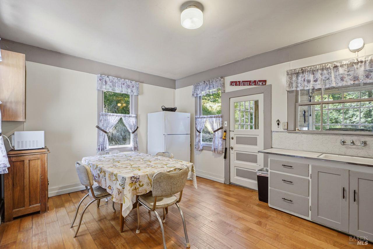 886 Montgomery Road Sebastopol, CA 95472 - Photo 9 of 37