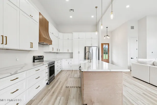 $527,500 | 10 East Lookout Drive, Carriere, MS 39426